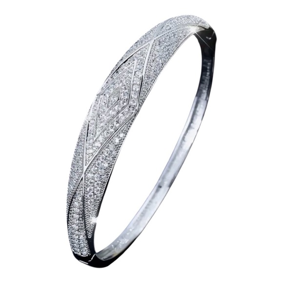 Elegant Silver Bangle With Crystals - Picture 1 of 7